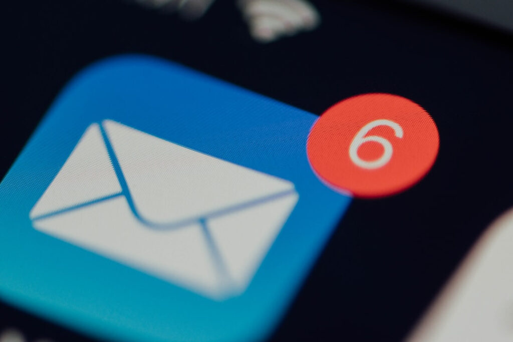 email app icon with unread messages